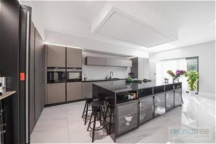 5 Bedroom Detached House To Rent In Talbot Crescent, Hendon, NW4