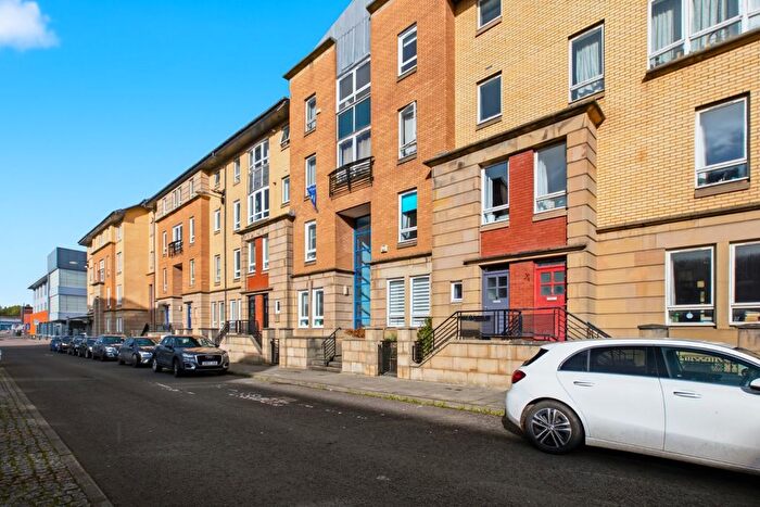 3 Bedroom Flat For Sale In Errol Gardens, Glasgow, G5