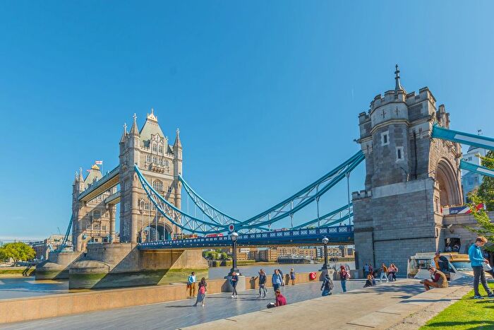 3 Bedroom Flat To Rent In Duchess Walk, London Bridge, London, SE1