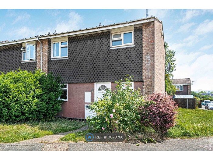 3 Bedroom Semi-Detached House To Rent In Rowan Close, Guildford, GU1