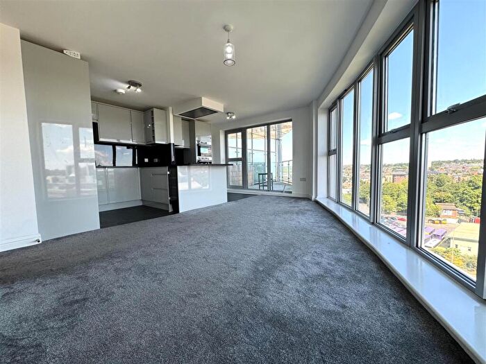 3 Bedroom Apartment For Sale In Reavell Place, Ipswich, IP2