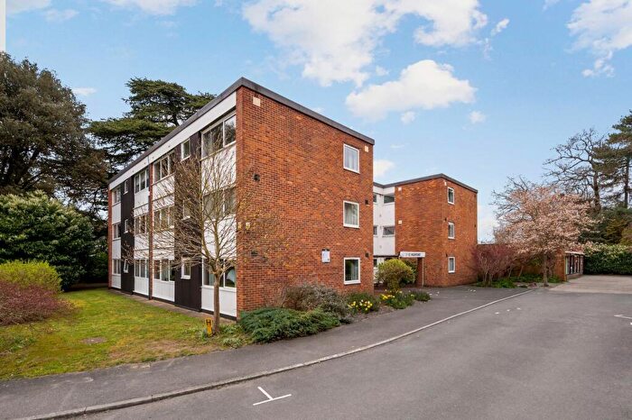 3 Bedroom Apartment For Sale In High Point, Weybridge, KT13