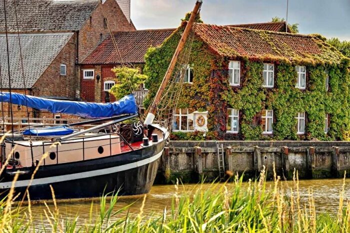 2 Bedroom Houseboat For Sale In Dutch Barges, Snape, IP17