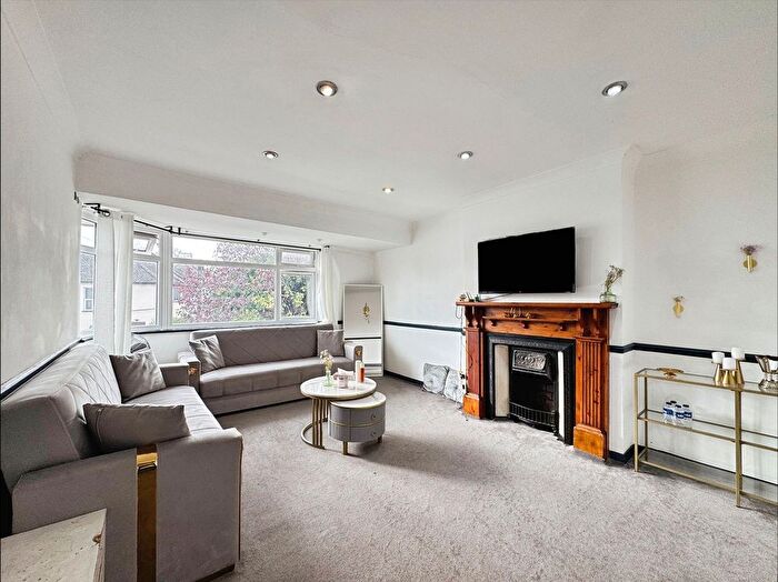 2 Bedroom Maisonette For Sale In Westmere Drive, London, NW7
