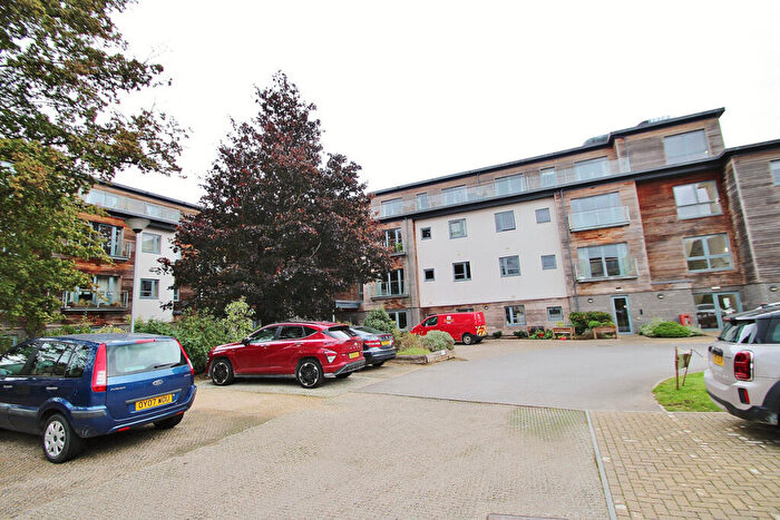 2 Bedroom Flat For Sale In Fernleigh, Witney, OX28