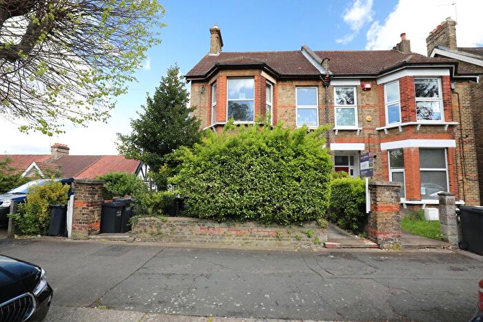 3 Bedroom Flat For Sale In Avondale Road, South Croydon, CR2