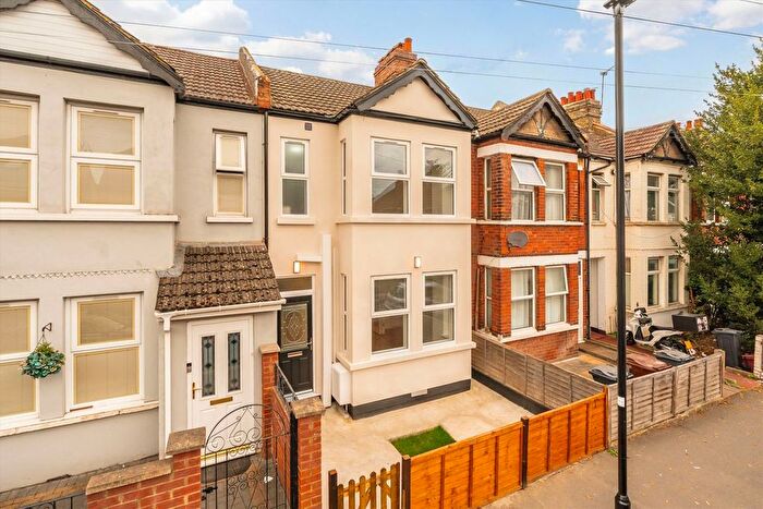 3 Bedroom Terraced House For Sale In Cromwell Road, Hounslow, TW3