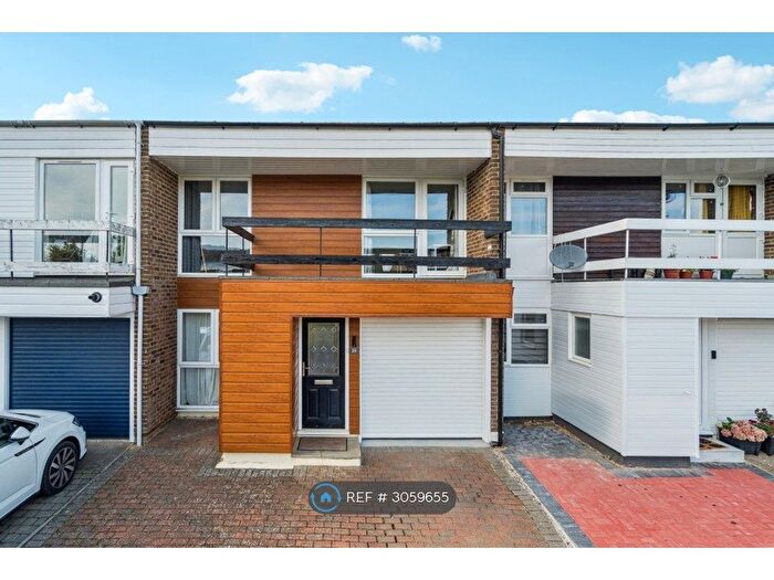 3 Bedroom Terraced House To Rent In Milton Lawns, Amersham, HP6