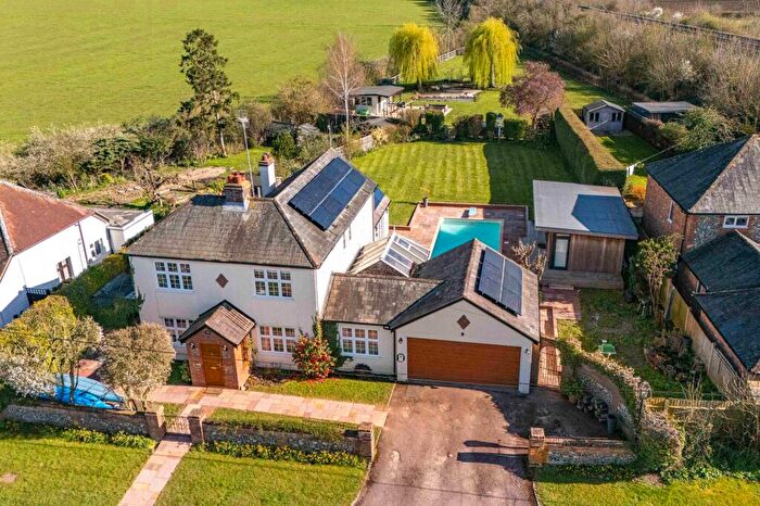 4 Bedroom Detached House For Sale In Ilmer, Princes Risborough, HP27