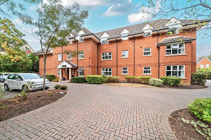 2 Bedroom Flat For Sale In Branksomewood Road, Fleet, Hampshire, GU51