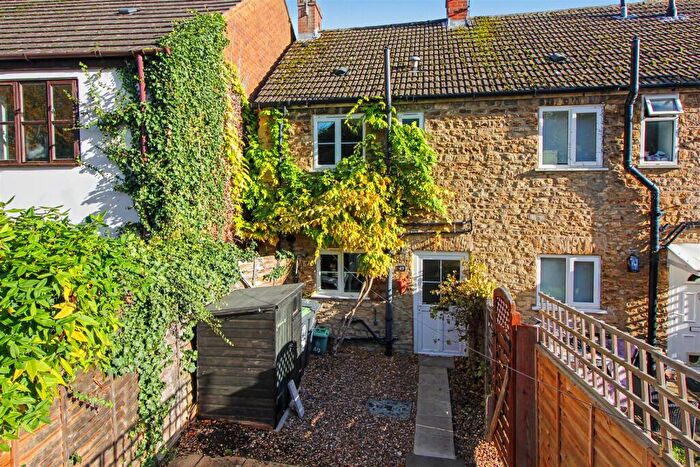2 Bedroom Cottage For Sale In Brook Street, Raunds, NN9