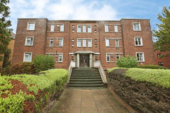 2 Bedroom Flat For Sale In Hill Lane, Southampton, Hampshire, SO15