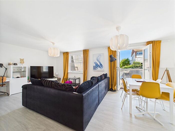 2 Bedroom Maisonette For Sale In Market Street, Ilfracombe, EX34