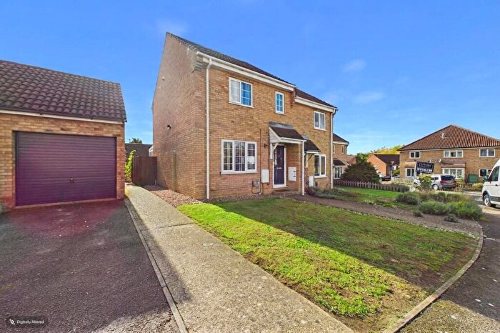 3 Bedroom End Of Terrace House For Sale In Muntjac Close, Eaton Socon, St. Neots, Cambridgeshire, PE19