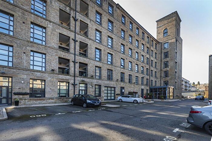 2 Bedroom Flat For Sale In Stoney Lane, Longwood, Huddersfield, HD3