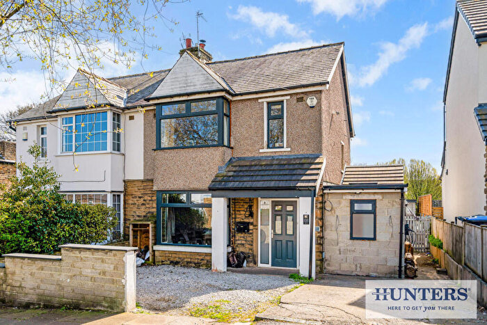 3 Bedroom Semi-Detached House For Sale In Wesley Grove, Bradford, BD10