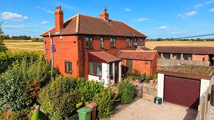 3 Bedroom Semi-Detached House For Sale In Cridling Park Cottages, Cridling Stubbs, Knottingley, WF11