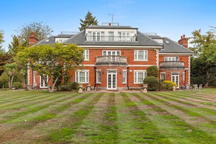 2 Bedroom Flat For Sale In Grove Road, Boyne House, HP9
