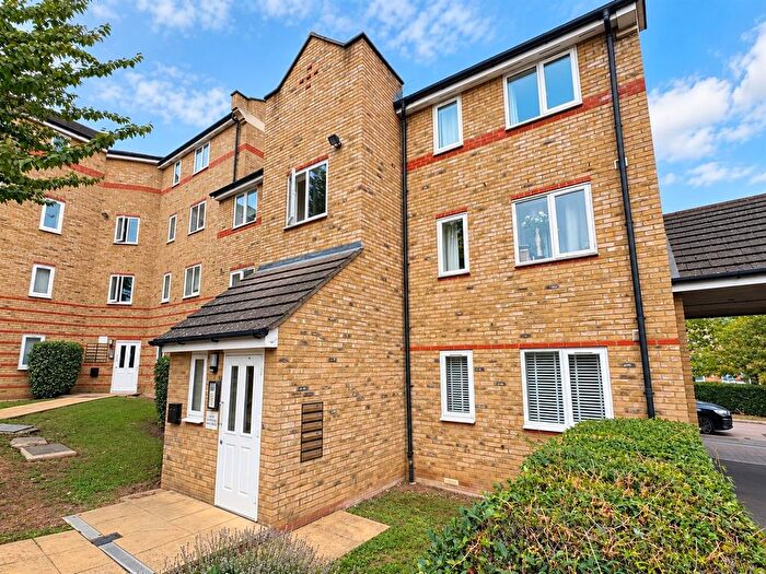 1 Bedroom Flat For Sale In Rookes Crescent, Chelmsford, CM1