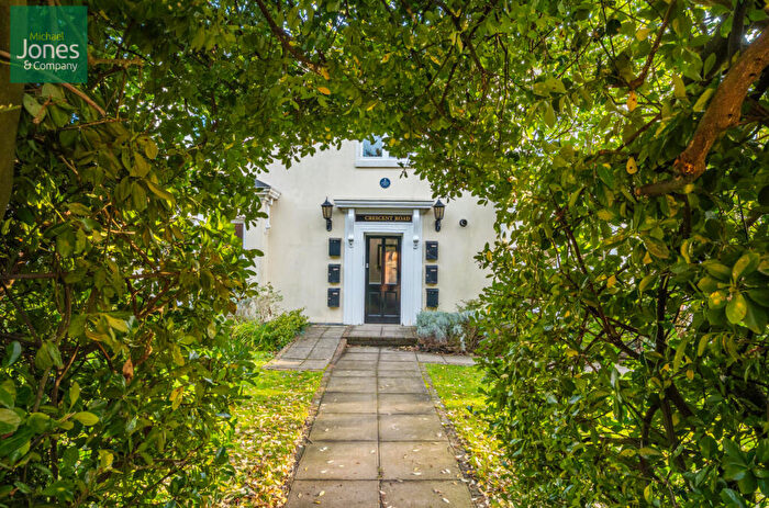 2 Bedroom Flat To Rent In Crescent Road, Worthing, West Sussex, BN11