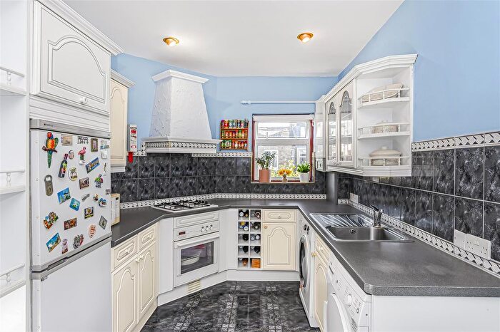 1 Bedroom Flat For Sale In Whitney Road, Leyton, E10