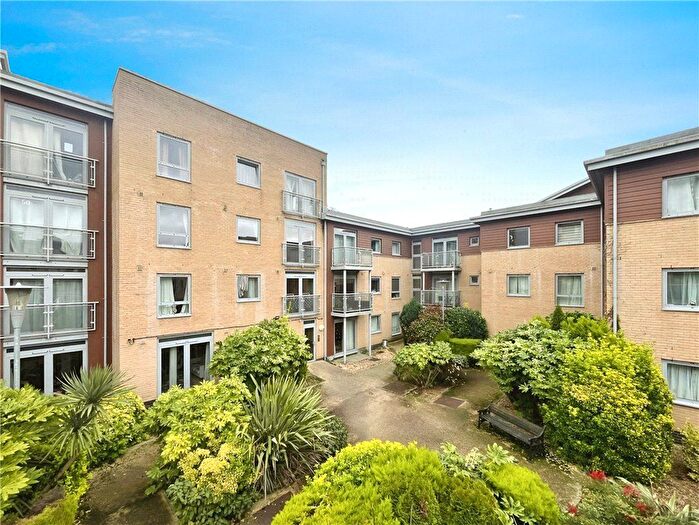 2 Bedroom Flat For Sale In Kelvin Gate, Bracknell, Berkshire, RG12