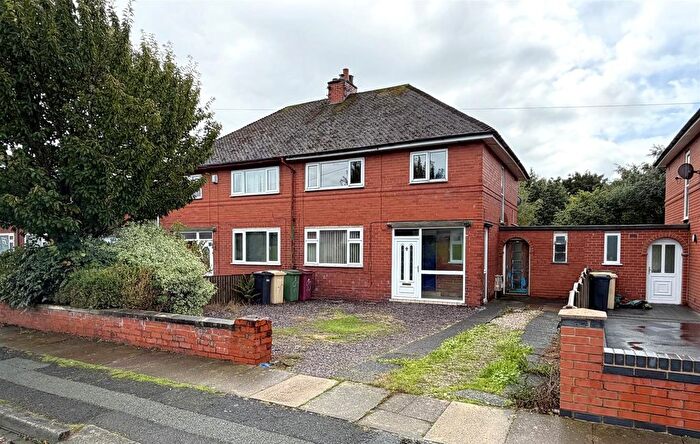 3 Bedroom Semi-Detached House For Sale In Townsfield Road, Westhoughton, Bolton, BL5