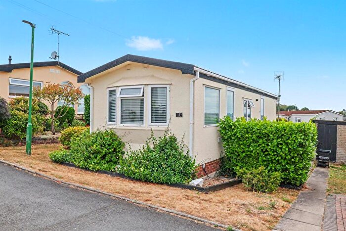 1 Bedroom Park Home For Sale In Main Road, Tower Park, Hockley, SS5
