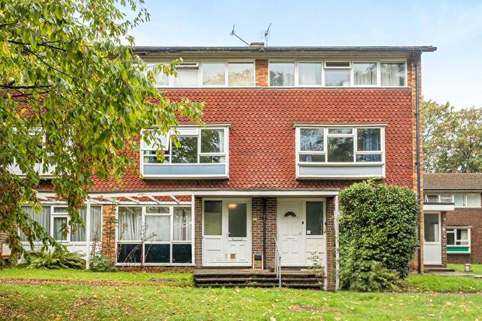 2 Bedroom Maisonette For Sale In Grove Avenue, Epsom, KT17