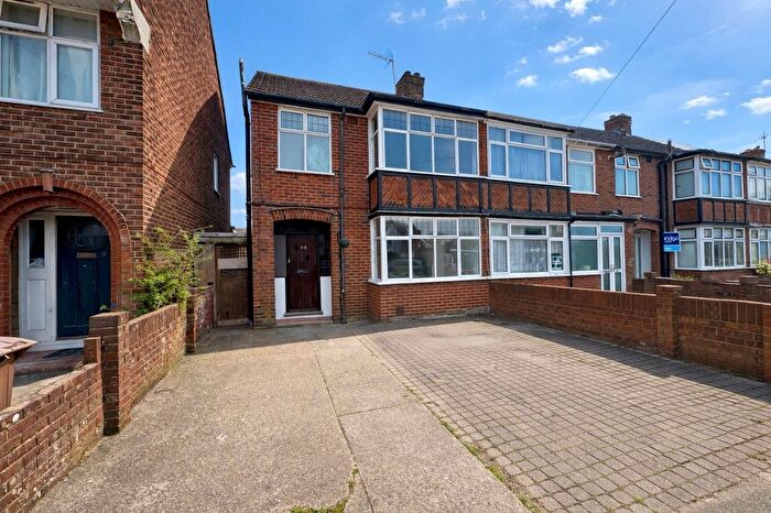 3 Bedroom Terraced House To Rent In Icknield Road, Luton, LU3