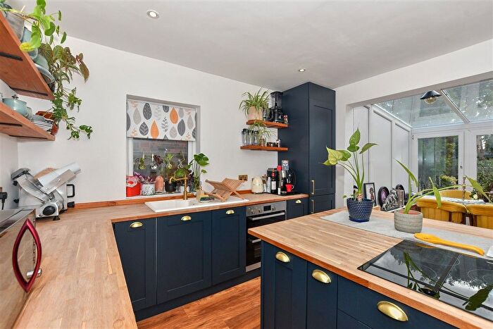 2 Bedroom Detached Bungalow For Sale In Hurst Close, Staplehurst, Tonbridge, Kent, TN12