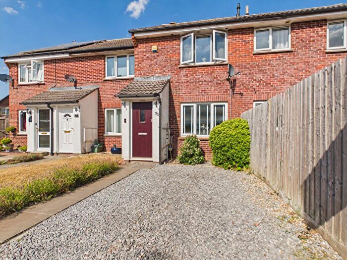2 Bedroom Town House For Sale In Stratfield Avenue, Tadley, RG26
