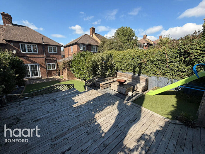 3 Bedroom Semi-Detached House To Rent In Boxmoor Road, Romford, RM5