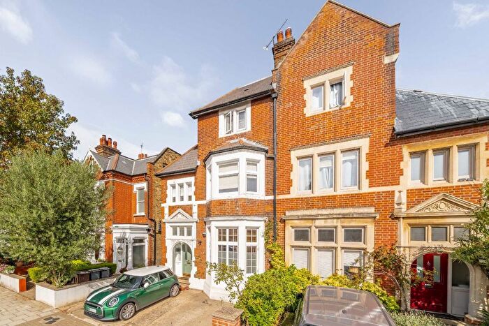 2 Bedroom Flat To Rent In Stile Hall Gardens, Chiswick, W4