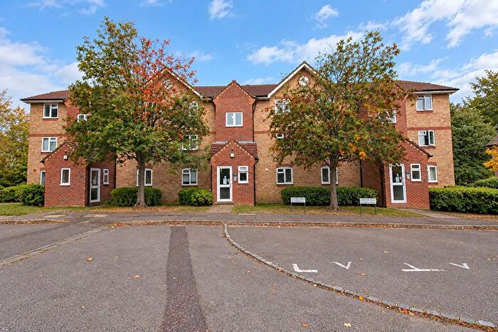 1 Bedroom Flat For Sale In Gainsborough Road, Hayes, UB4