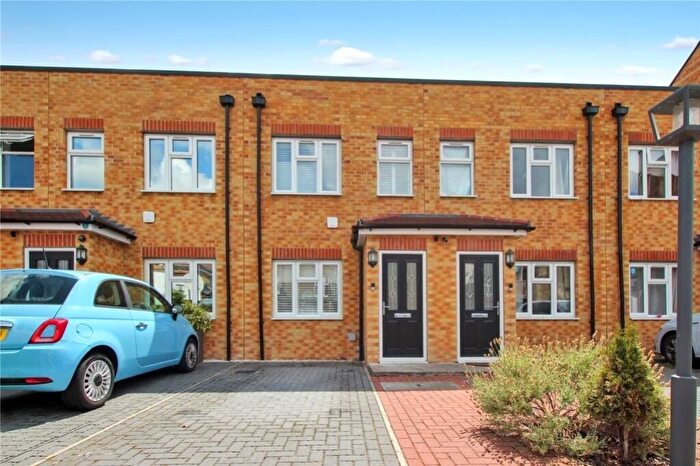 3 Bedroom Terraced House For Sale In Flora Mews, SE18