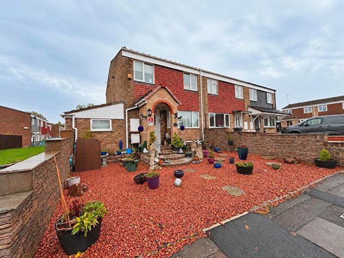 3 Bedroom End Of Terrace House For Sale In Deerhurst Way, Toothill, SN5