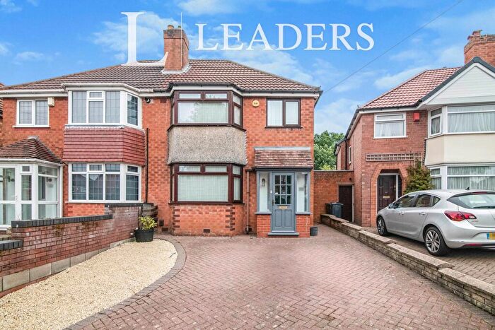 3 Bedroom Semi-Detached House To Rent In Green Acres Road, B38