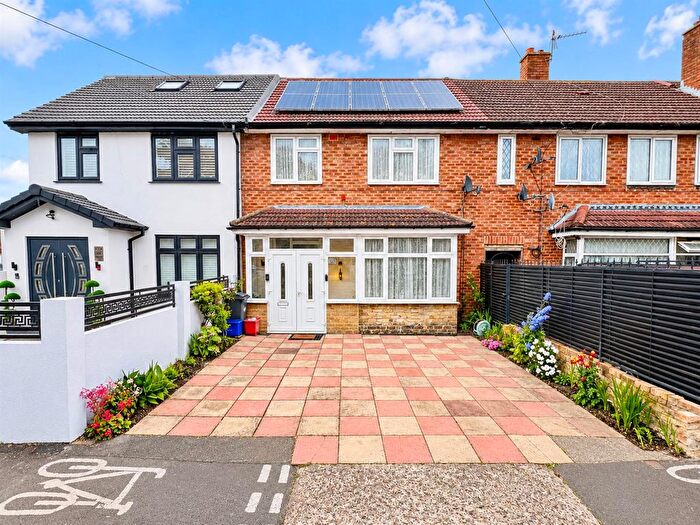 3 Bedroom Terraced House For Sale In North Hyde Lane, Norwood Green, UB2