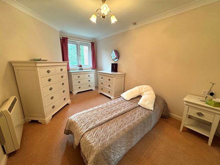 1 Bedroom Property For Sale In Dorchester Road, Weymouth, DT4