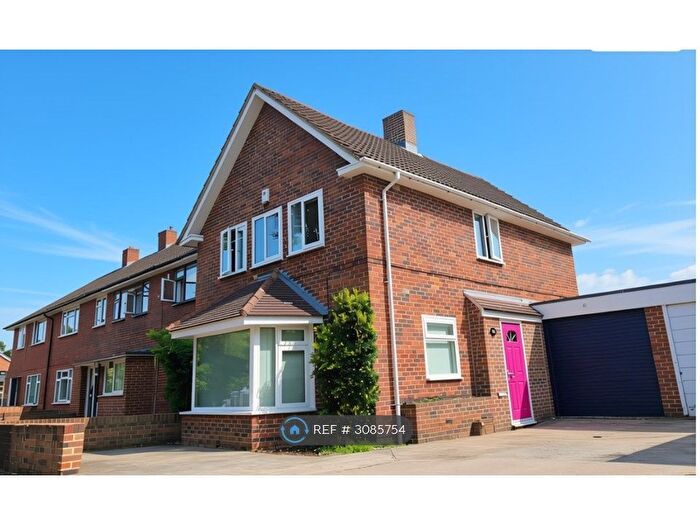 3 Bedroom Semi-Detached House To Rent In Furzefield, Crawley, RH11