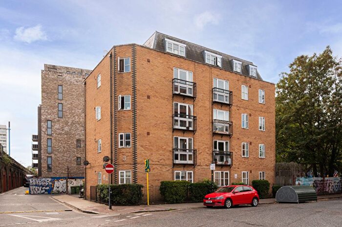 2 Bedroom Flat For Sale In Bethwin Road, Camberwell, London, SE5