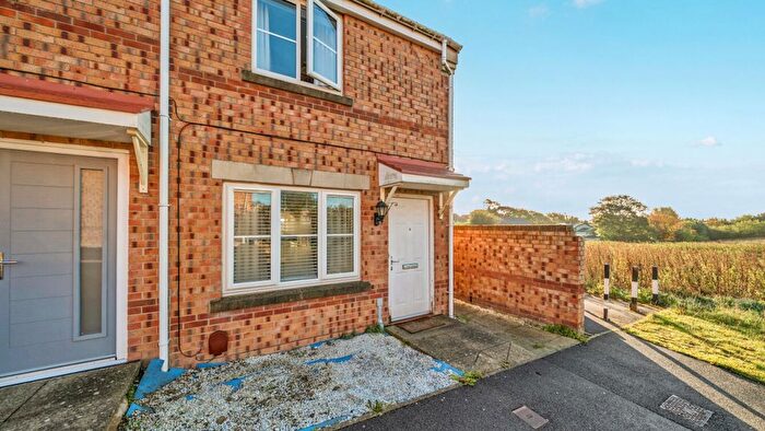2 Bedroom End Of Terrace House For Sale In Waltons Heights, Liversedge, WF15