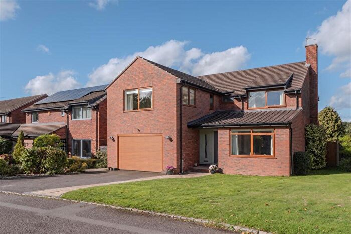 5 Bedroom Detached House For Sale In Lindsay Walk, Cuddington, CW8