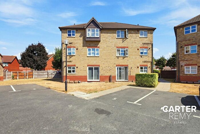 2 Bedroom Flat For Sale In Laburnum Grove, South Ockendon, RM15