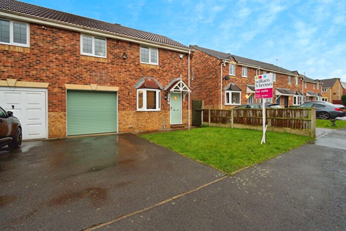 3 Bedroom Semi-Detached House For Sale In Hammerton Farm Avenue, Ryhill, Wakefield, WF4