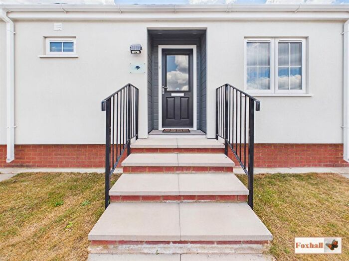 2 Bedroom Mobile/park Home For Sale In Geneva Avenue, Martlesham Heath, Ipswich, IP5