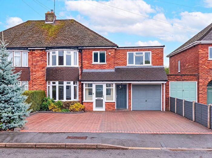 5 Bedroom Semi-Detached House For Sale In Highfield Road, Studley, B80