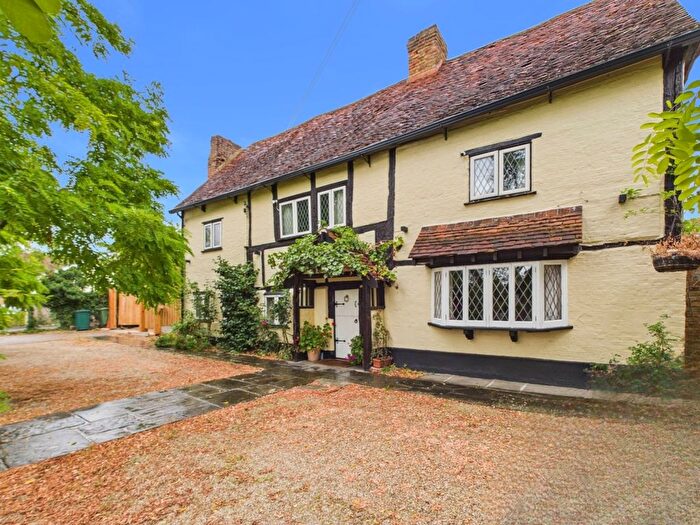 5 Bedroom Detached House For Sale In Oaks Road, Stanwell, Surrey, TW19