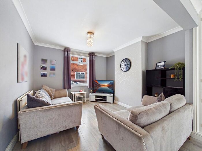 3 Bedroom End Of Terrace House For Sale In Fairfield Avenue, Pontefract, WF8